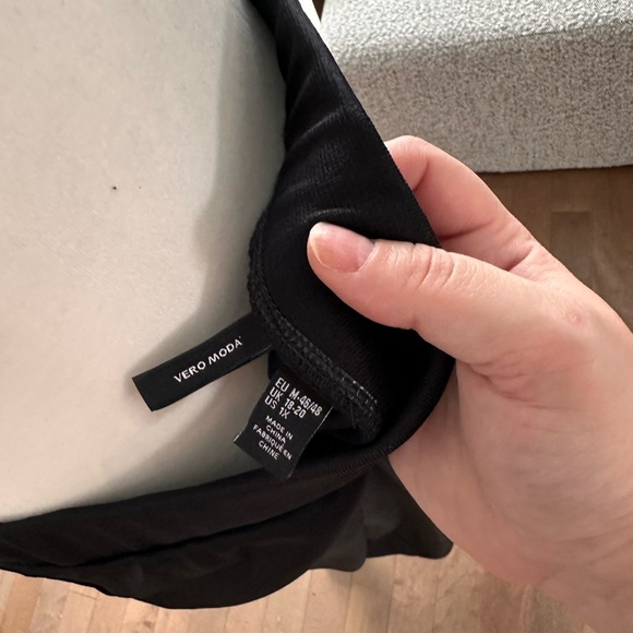 VERO MODA black skirt - Picture 2 of 3